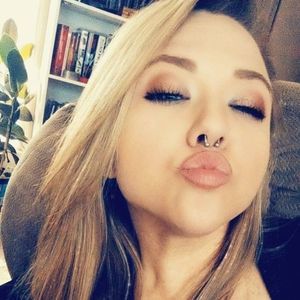 Meet your Posher, Leslie